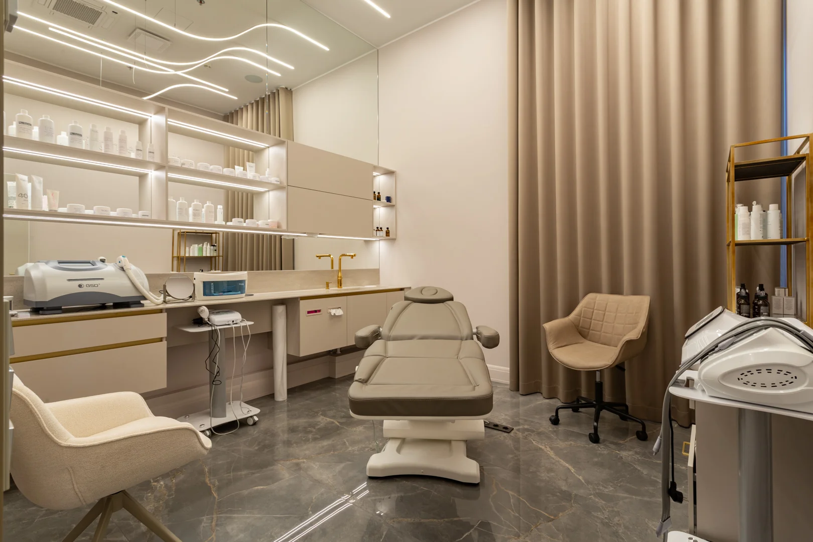 Estee Salon Seebi