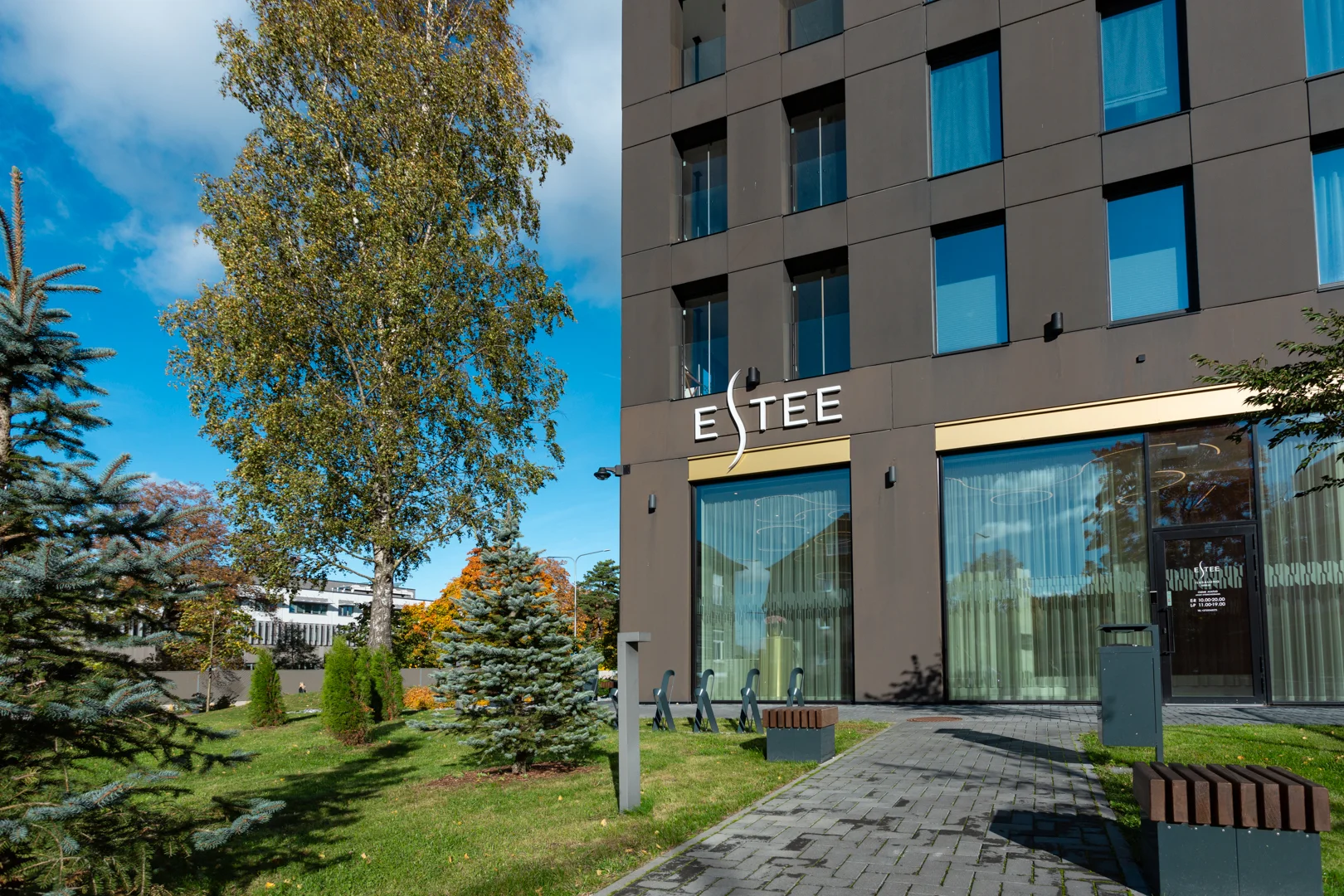 Estee Salon Seebi