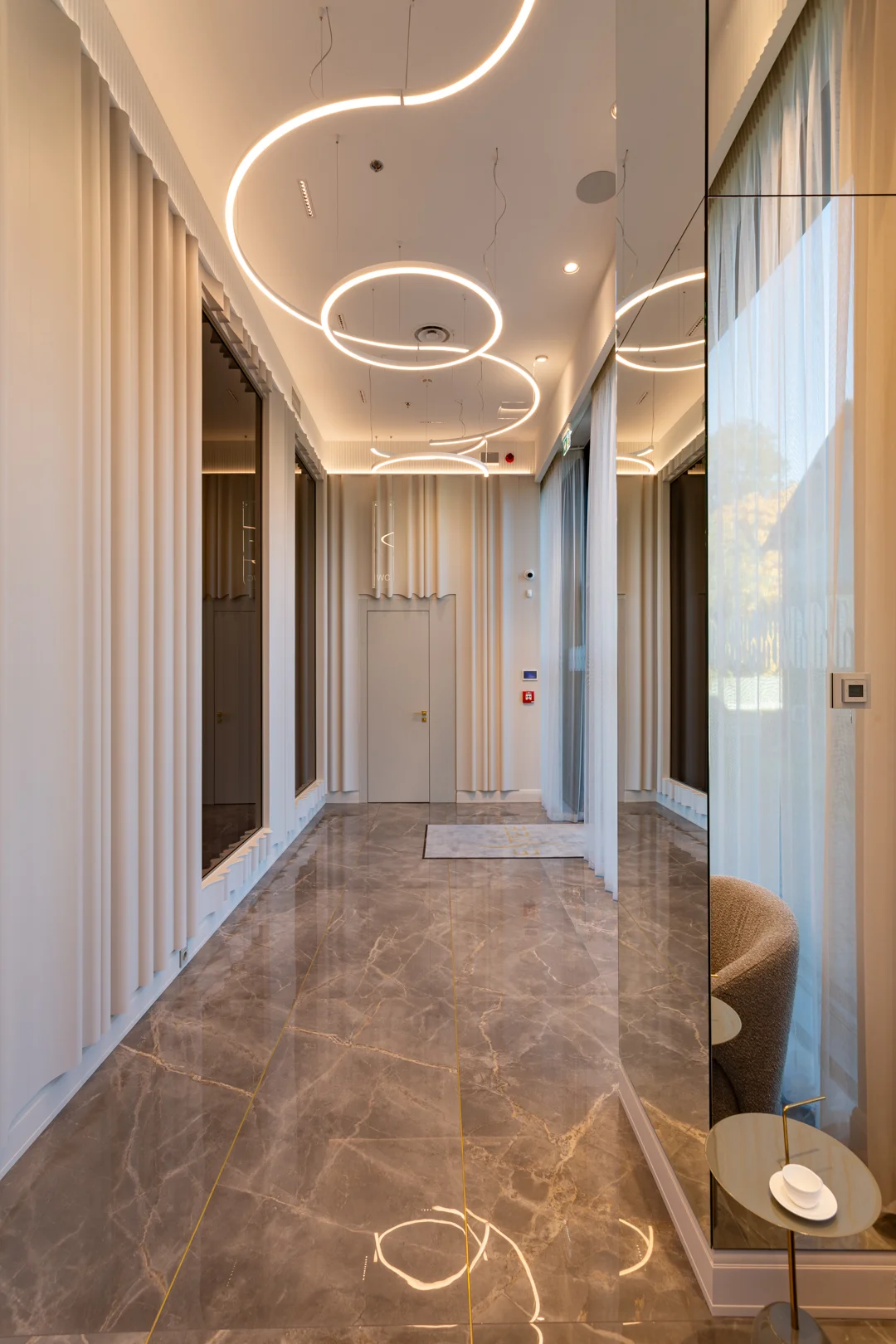 Estee Salon Seebi
