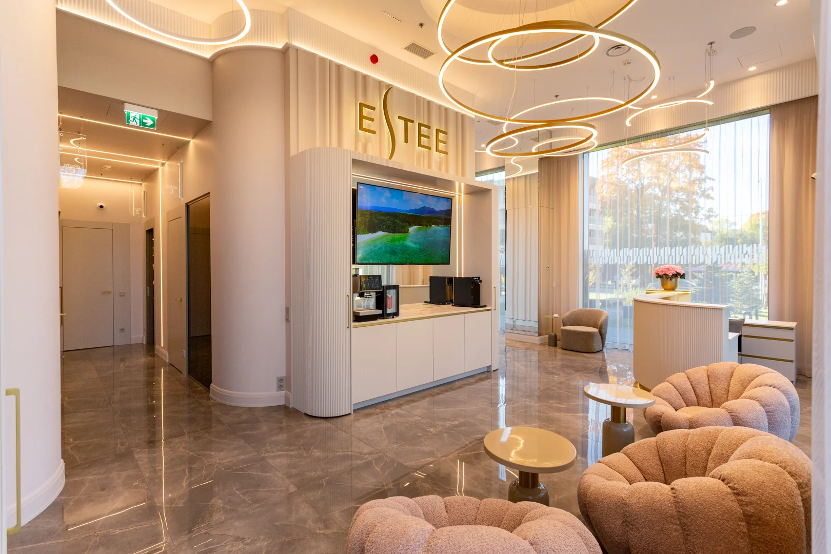 Estee Salon Seebi