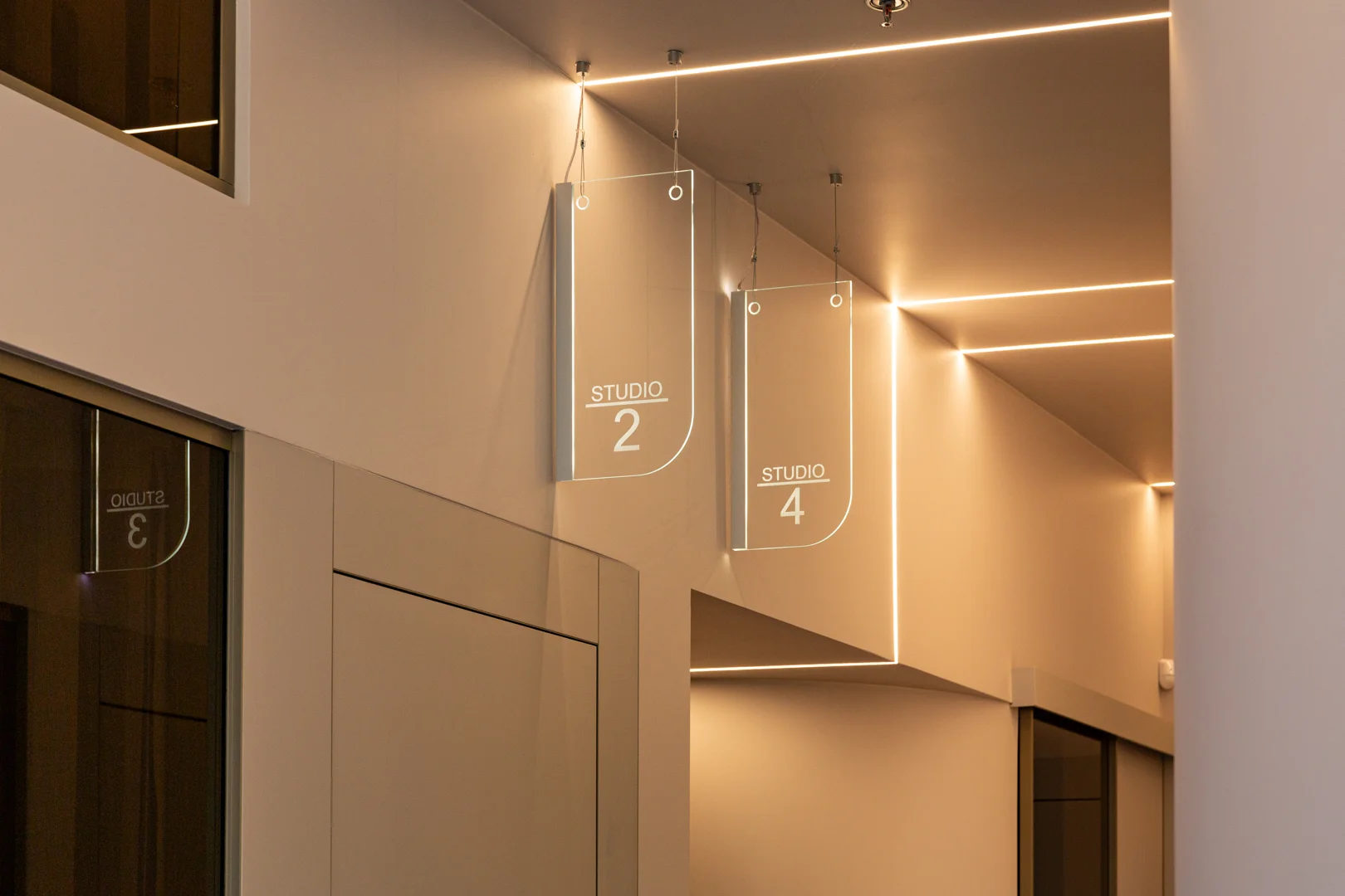 Estee Salon Seebi